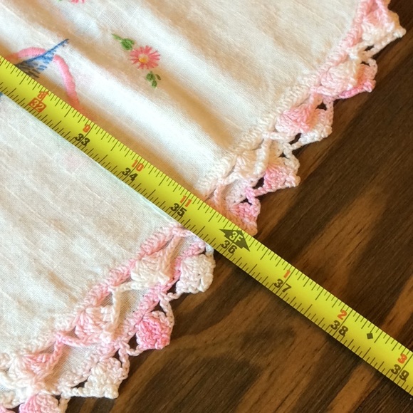 FINAL SALE PRICE 3 Pc Vintage Embroidered & Satiny Linens - Picture 6 of 11